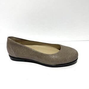 SAS Womens Scenic Flat Fog Size 7 Wide